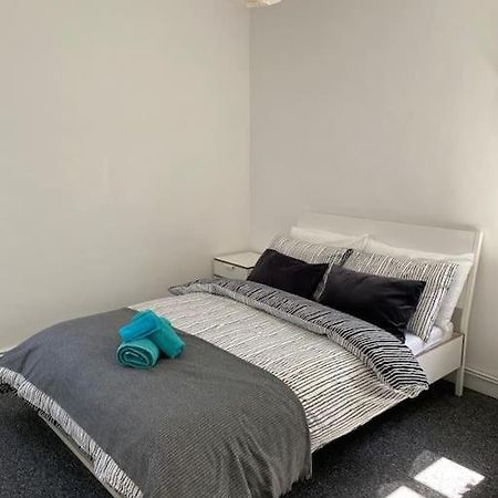 Lovely 2 Bedroom Flat In Greater 런던 외부 사진