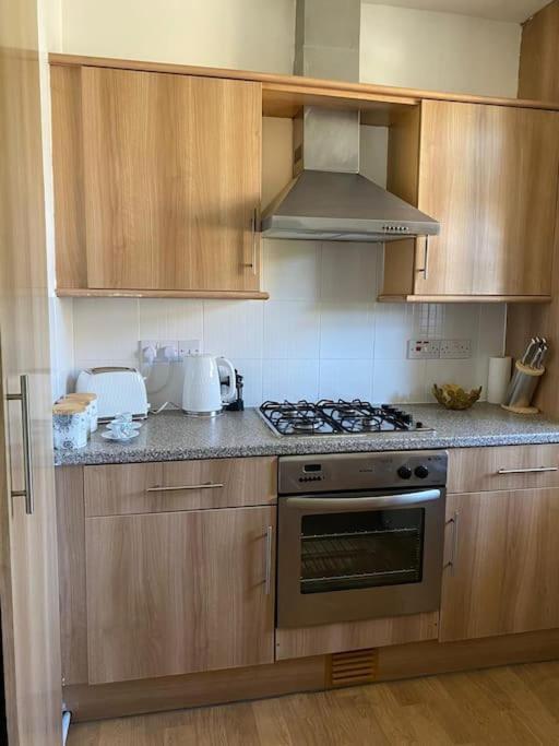 Lovely 2 Bedroom Flat In Greater 런던 외부 사진