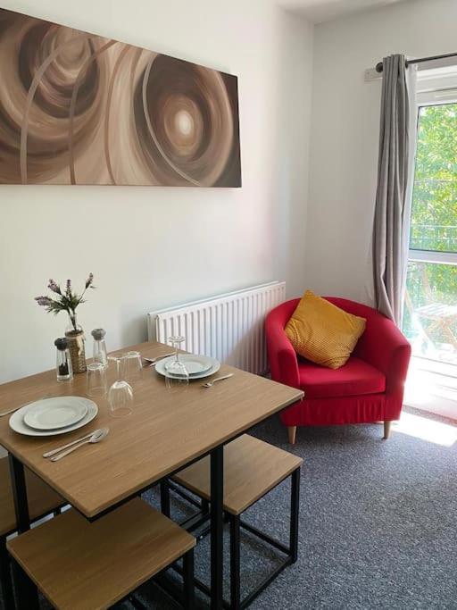 Lovely 2 Bedroom Flat In Greater 런던 외부 사진