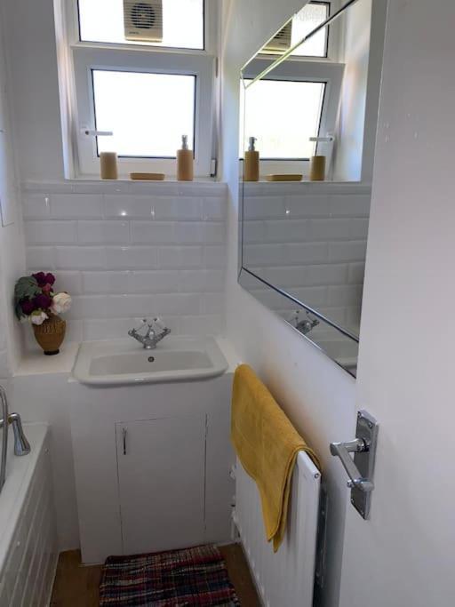 Lovely 2 Bedroom Flat In Greater 런던 외부 사진